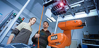 Training in our training centers with our robot experts